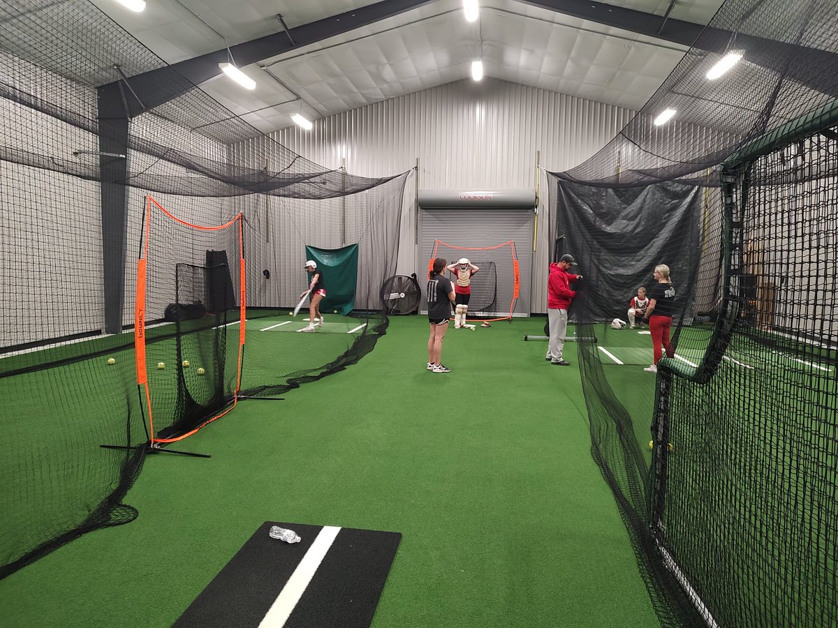 LC Softball tweet media