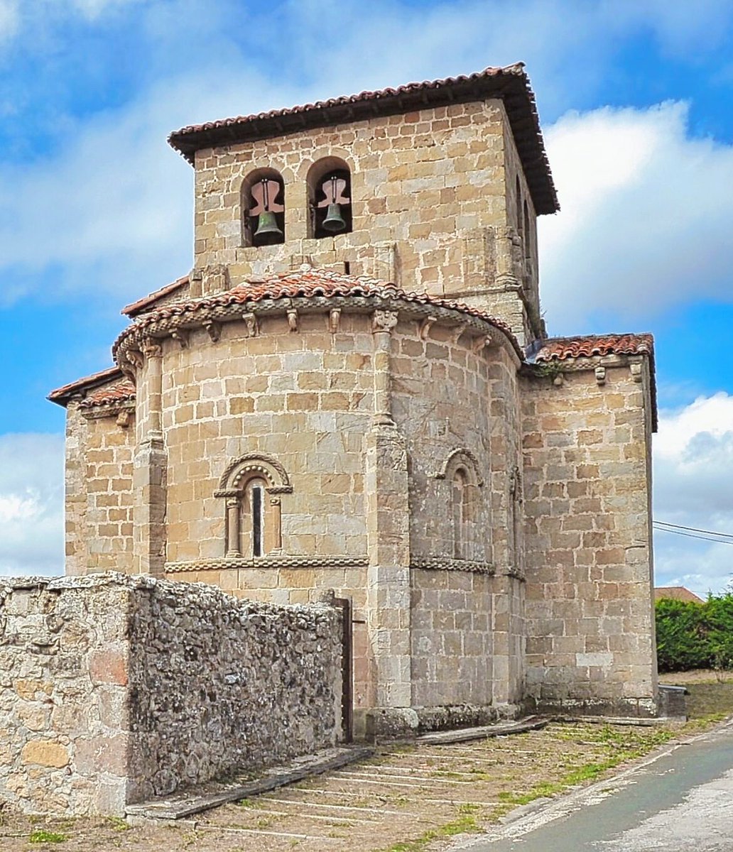 RomanicoEspana's tweet photo. Yo creo que no ha habido 30 de noviembre desde que me embarqué en esta aventura de @RomanicoEspana en que no haya sacado a pasear por aquí mi iglesia de San Andrés favorita: Tabliega (Burgos) #FelizDomingo https://t.co/42BdENLdlN