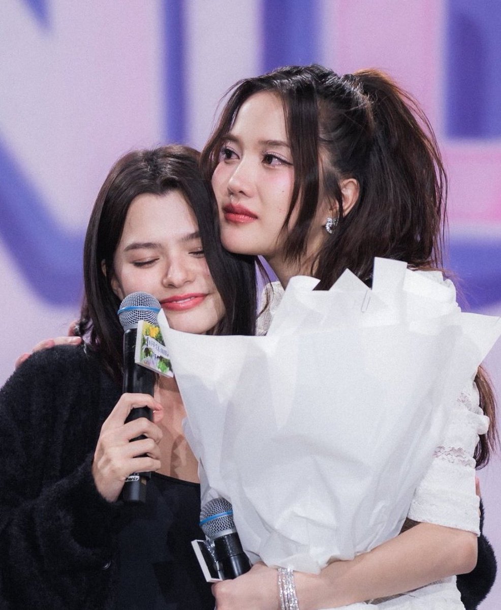 moon_denni's tweet photo. ESTE ES MI HOGAR
MI PATRIA
MI AIRE
ESTO ES TODO LO Q NECESITO PARA MANTENER ESTABLE MI VIDA 😭😭😭

BECKY BIRTHDAY CONCERT
#BNewEraBirthdayConcert https://t.co/Cm80OZlpqV
