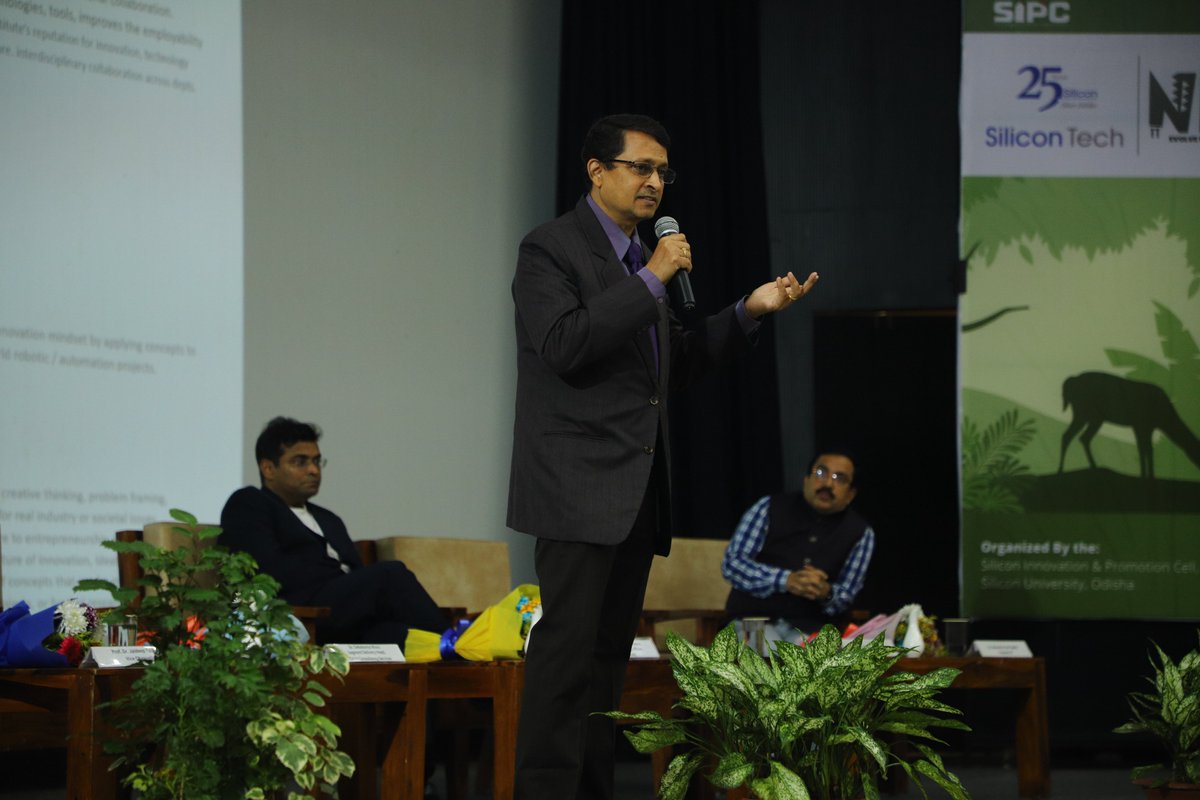 Silicontech_bbs's tweet image. Nirman – 5th Edition kicked off with a powerful opening at Silicon University! 🚀✨
Honoured to host industry leaders who inspired our students and set the tone for 3 days of innovation &amp;amp; creativity.
