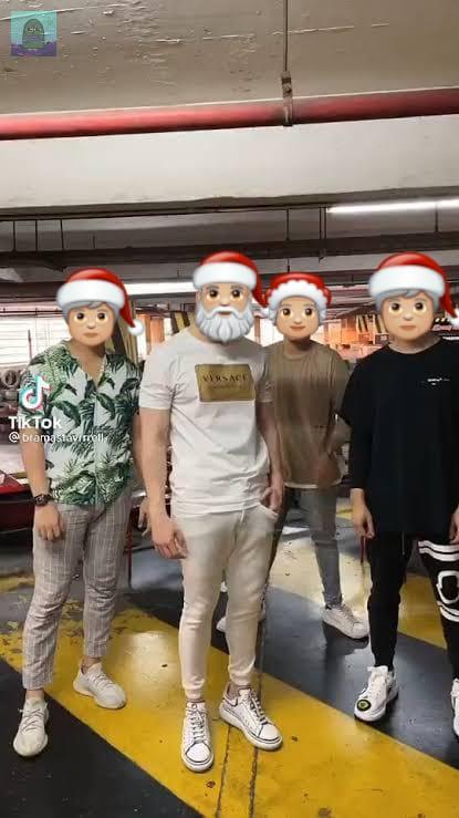 ini waktu yg kalian tunggu2 guys 💚
selamat datang bulan penutupan tahun.
mari kita 💥💥 kan
3 2 1 💥

.