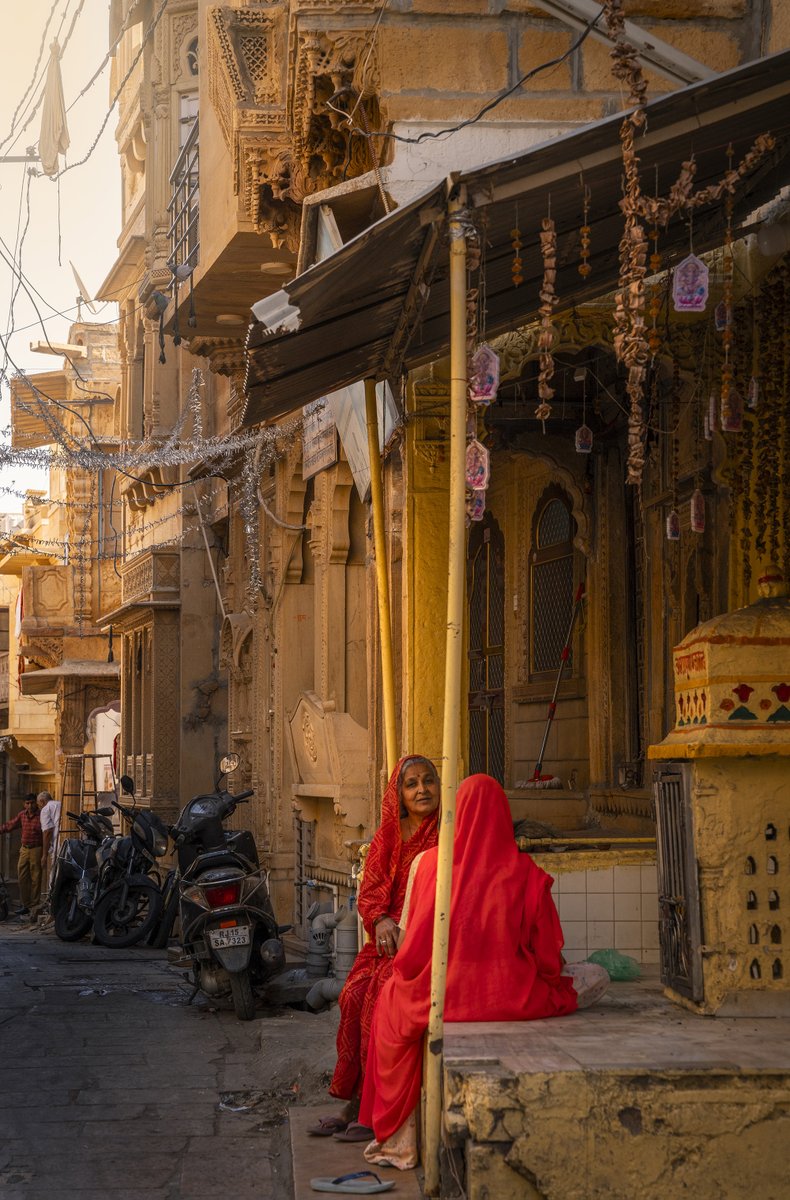 photostraveller's tweet photo. The red dress
https://t.co/DUnZzQbktF
https://t.co/bGVzseeII1
#india #Rajasthan #jaisalmer #streetphotography https://t.co/uS88rY7a2v