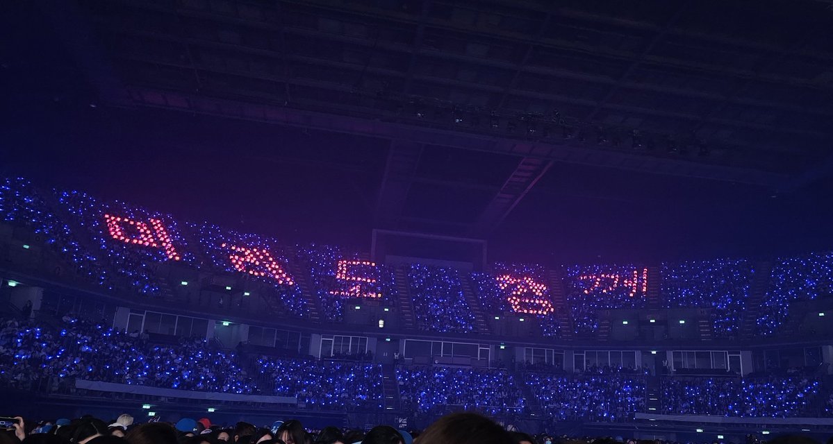 tomozuki1's tweet image. &apos;อนาคตก็อยู่ด้วยกันนะ&apos;

&apos;อดีต ปัจจุบัน​ อนาคต จะเป็นเอลฟ์ตลอดไป ถึงผมดำจะกลายเป็นสีขาวก็จะยังเป็นเอลฟ์เหมือนเดิม&apos;

&apos;พวกเราตอบว่า &apos;I Do&apos; มาตลอด 20ปี! อนาคตก็จะตอบแบบนั้นต่อไป! จนกว่าจะครบรอบ 30ปี จะยังฟังพวกเราอยู่ใช่มั้ย?&apos;

&apos;ถึงเกิดใหม่อีกครั้ง ก็จะยังเป็นเอลฟ์อีกนะ&apos; #SS10inBKK…