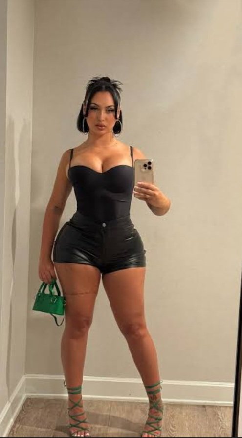 RoseLine22797's tweet image. 