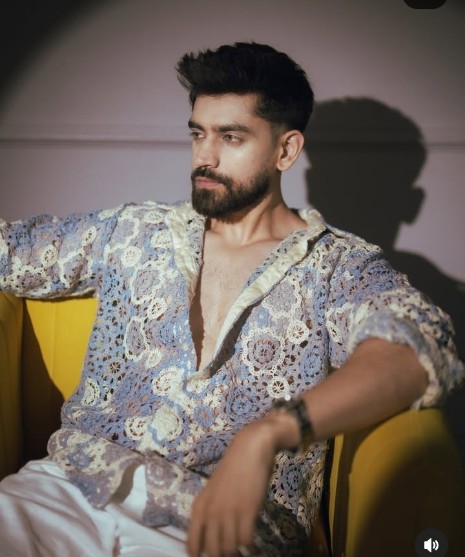Avi_Deewani's tweet photo. Agye Chaand Nazar @Avinash_galaxy 😍
#AvinashMishra #Hisab #PSBR https://t.co/kPdeY8W5Wx