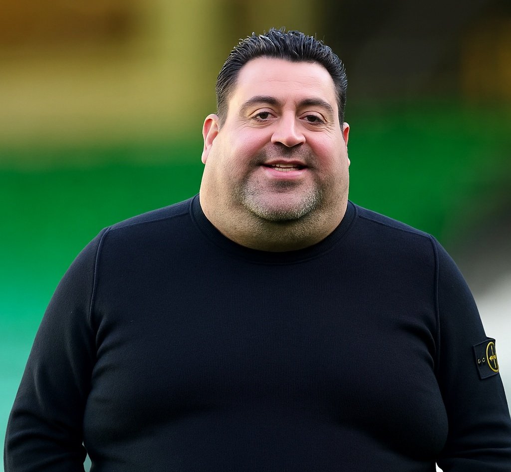 _M8Cule's tweet image. شكلك اذا قلت المدرب القادم سيعاني وحقق ثلاتية محلية ونصف نهائي ابطال: