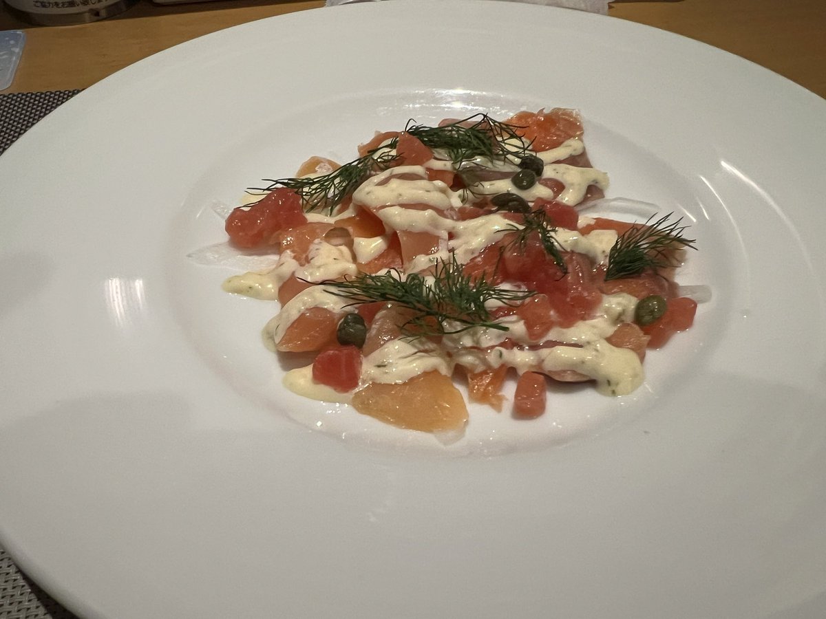 negifuta's tweet photo. 実は夜ごはんもルミエールさん（@kitchen_lumiere ）で食べてきました
とても美味しかったし色々お話ししながら飲んだりと短い時間でしたが、楽しかったです
初デザート美味しかったです

また来年も来店するぞ〜 https://t.co/Zj2J6nMaki