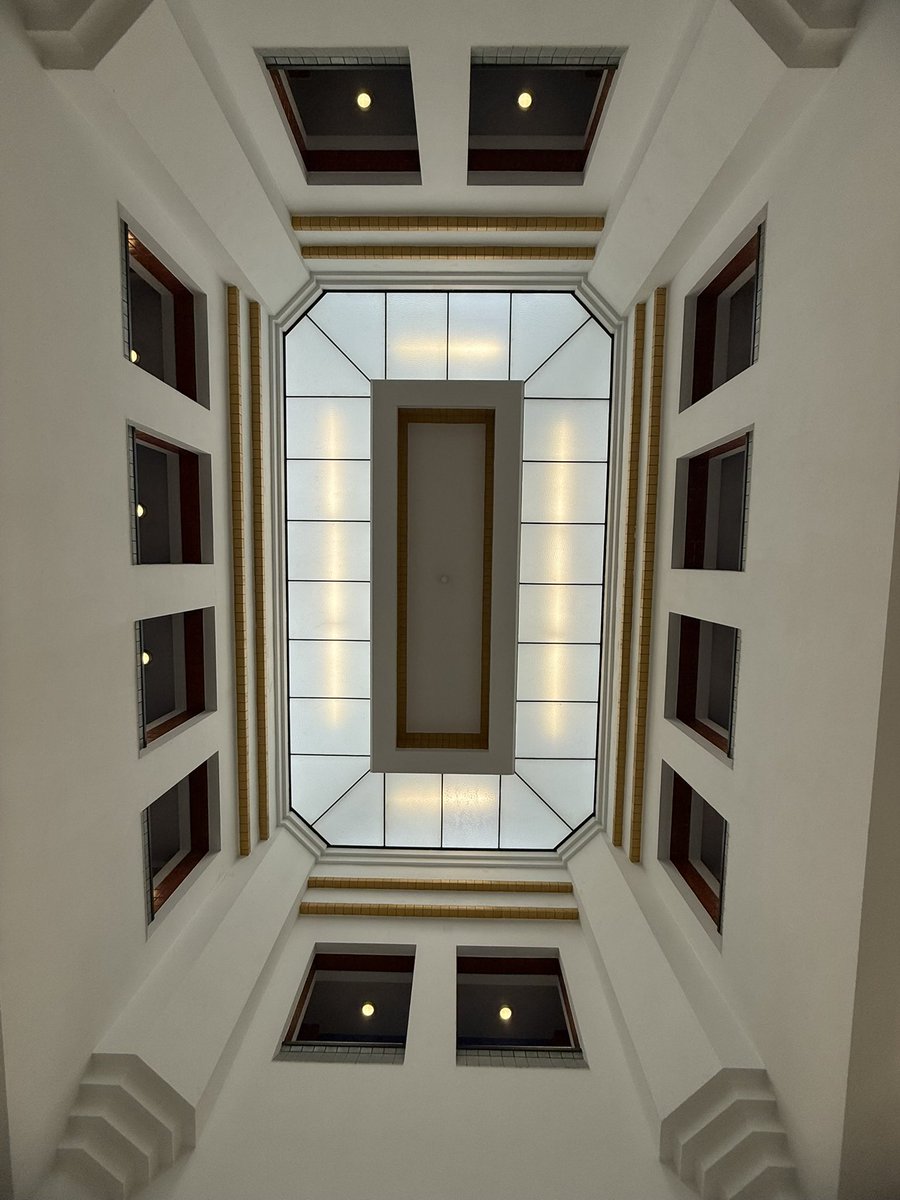 course8cheduler's tweet image. #CeilingsOnSunday