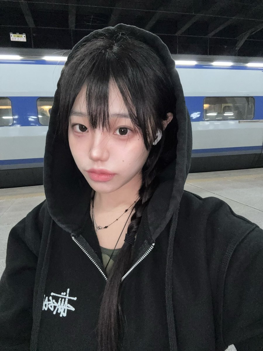 요새 진짜 연한 화장을 함