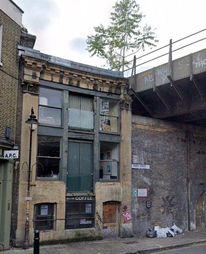 Knowledgepoint's tweet image. In 1920, a Fremlin&apos;s beer depot was located on or near the site of what is now 15 Park Street, SE1, which was a granary warehouse at the time. This location was adjacent to a railway viaduct, its history as a granary suggests a role in storage and distribution.