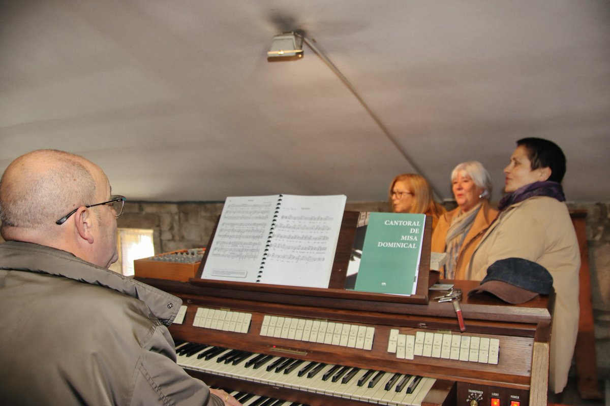 conportodoson's tweet image. 💙 𝐒𝐀𝐍 𝐀𝐍𝐃𝐑𝐄́𝐒 𝐃𝐄 𝐏𝐎𝐑𝐓𝐎𝐒Ɩ́𝐍
💐 𝑀𝑜𝑖 𝑓𝑒𝑙𝑖𝑐𝑒𝑠 𝑓𝑒𝑠𝑡𝑎𝑠 𝑎 𝑡𝑜𝑑𝑎 𝑎 𝑛𝑜𝑠𝑎 𝑣𝑒𝑐𝑖𝑛̃𝑎𝑛𝑧𝑎, 𝑐𝑢𝑛ℎ𝑎 𝑚𝑜𝑖 𝑒𝑠𝑝𝑒𝑐𝑖𝑎𝑙 𝑚𝑒𝑛𝑐𝑖𝑜́𝑛 𝑎 @PuertoPortosin

✨ Igrexa de San Sadurniño de Goiáns
🎶 Coro &amp;amp; Canlebó
#PortoDoSon 💙 #Portosín