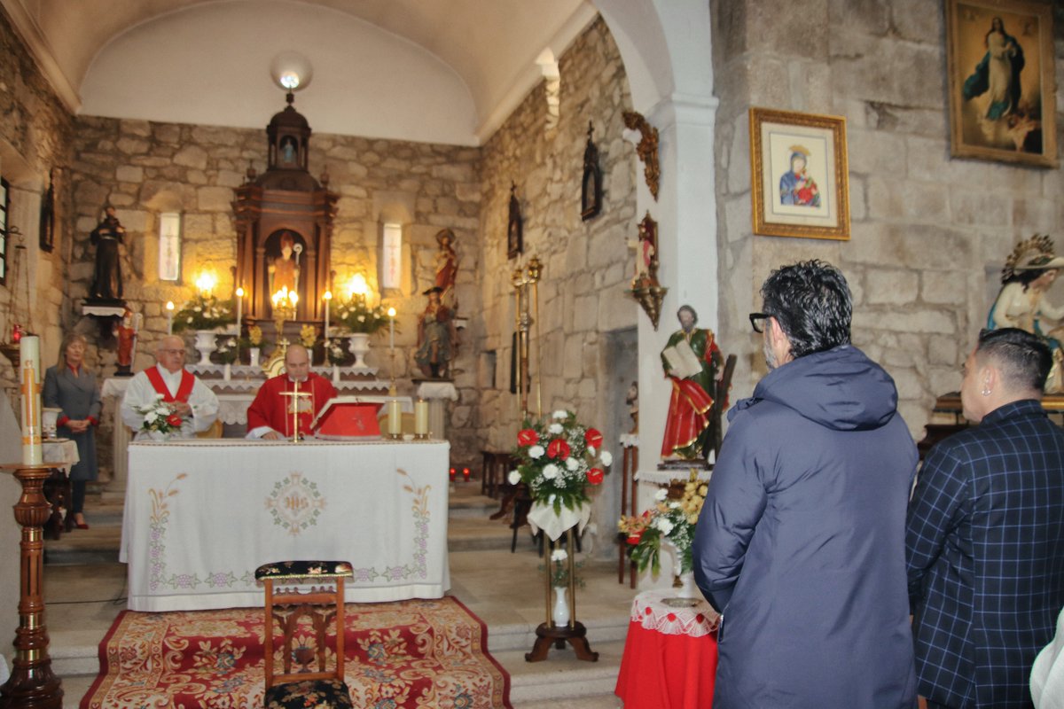 conportodoson's tweet image. 💙 𝐒𝐀𝐍 𝐀𝐍𝐃𝐑𝐄́𝐒 𝐃𝐄 𝐏𝐎𝐑𝐓𝐎𝐒Ɩ́𝐍
💐 𝑀𝑜𝑖 𝑓𝑒𝑙𝑖𝑐𝑒𝑠 𝑓𝑒𝑠𝑡𝑎𝑠 𝑎 𝑡𝑜𝑑𝑎 𝑎 𝑛𝑜𝑠𝑎 𝑣𝑒𝑐𝑖𝑛̃𝑎𝑛𝑧𝑎, 𝑐𝑢𝑛ℎ𝑎 𝑚𝑜𝑖 𝑒𝑠𝑝𝑒𝑐𝑖𝑎𝑙 𝑚𝑒𝑛𝑐𝑖𝑜́𝑛 𝑎 @PuertoPortosin

✨ Igrexa de San Sadurniño de Goiáns
🎶 Coro &amp;amp; Canlebó
#PortoDoSon 💙 #Portosín