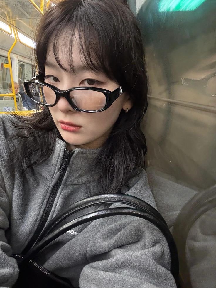 thalyonfilm's tweet image. seulgi watched and recommended frankenstein and bugonia.