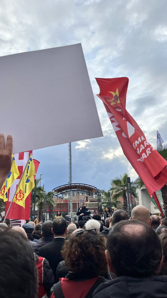 Demokrasi Caddesi - Sancaktepe 
Hakan Öztürk emekçiler için, ekmeğimiz için konuşuyor 

Söke söke almamız gerekenler var, alacağız