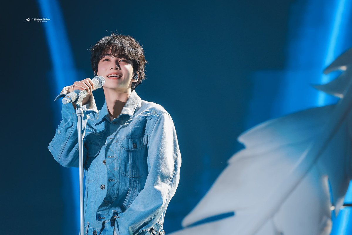 1567Kyo's tweet image. ライブがとっても楽しかったからよけいに会いたい気持ちが深まる。

いちばん大好きな歌声。

早く聴きたいな。

D-207