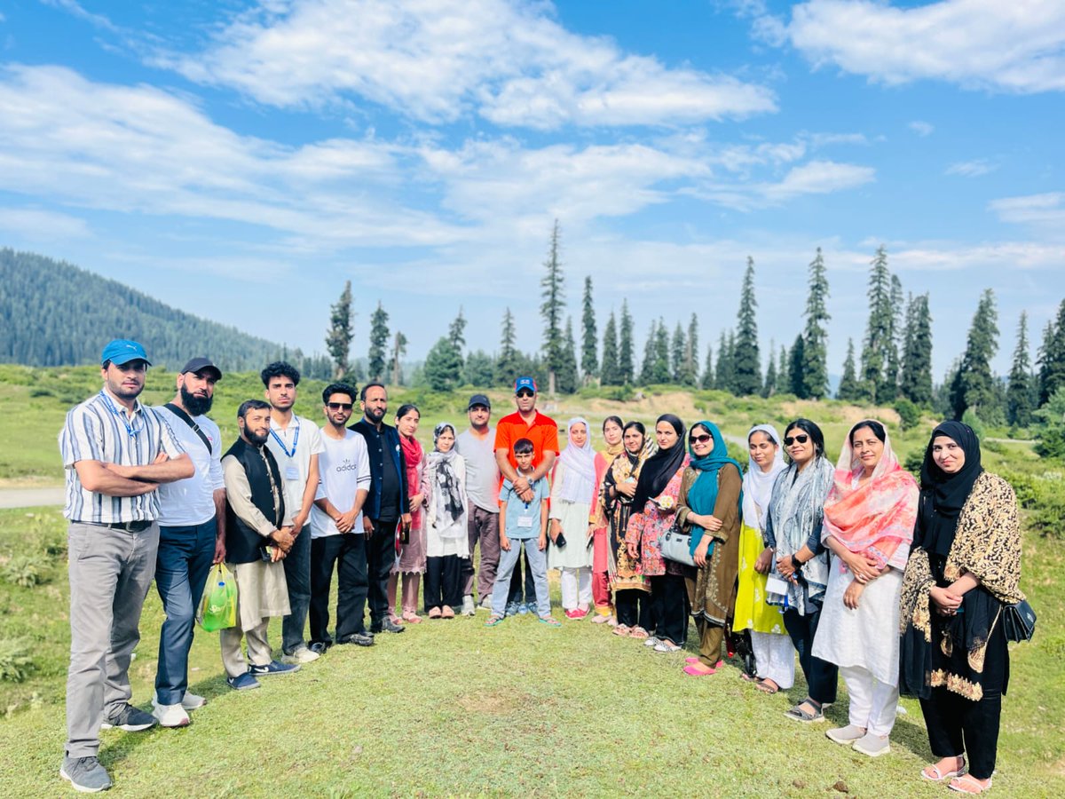 ShahidAli9079's tweet image. His dedication to education reform and youth empowerment makes him a beacon of hope for the future. #FidaFirdousInspires