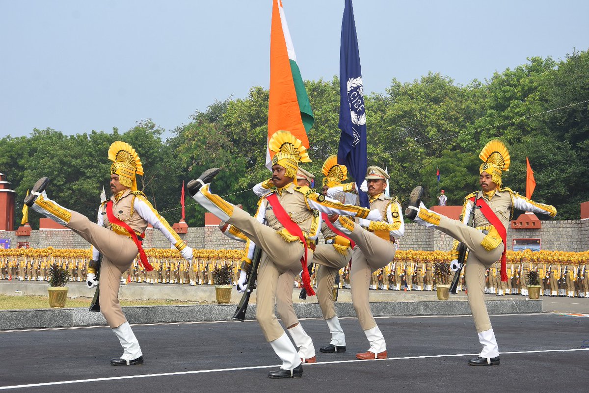 CISFHQrs's tweet image. A Dream of a Recruit

After months of rigorous training and discipline, the dream finally comes true on #PassingOutDay as the Rashtriya Dhwaj Toli marches with pride, heads held high.

It’s more than a parade, it’s the moment recruits transform into CISF warriors, ready to serve…