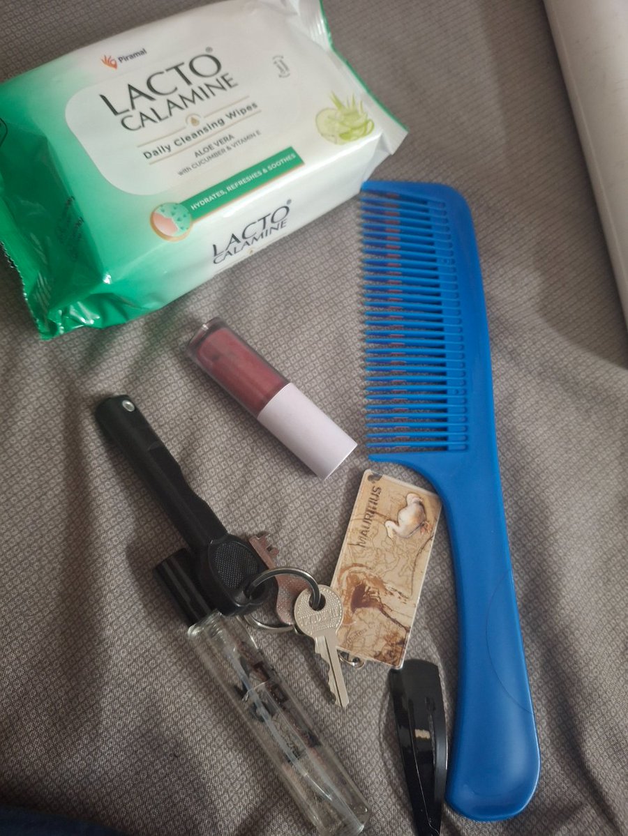 Coderarmy3's tweet image. Last night party essentialssss