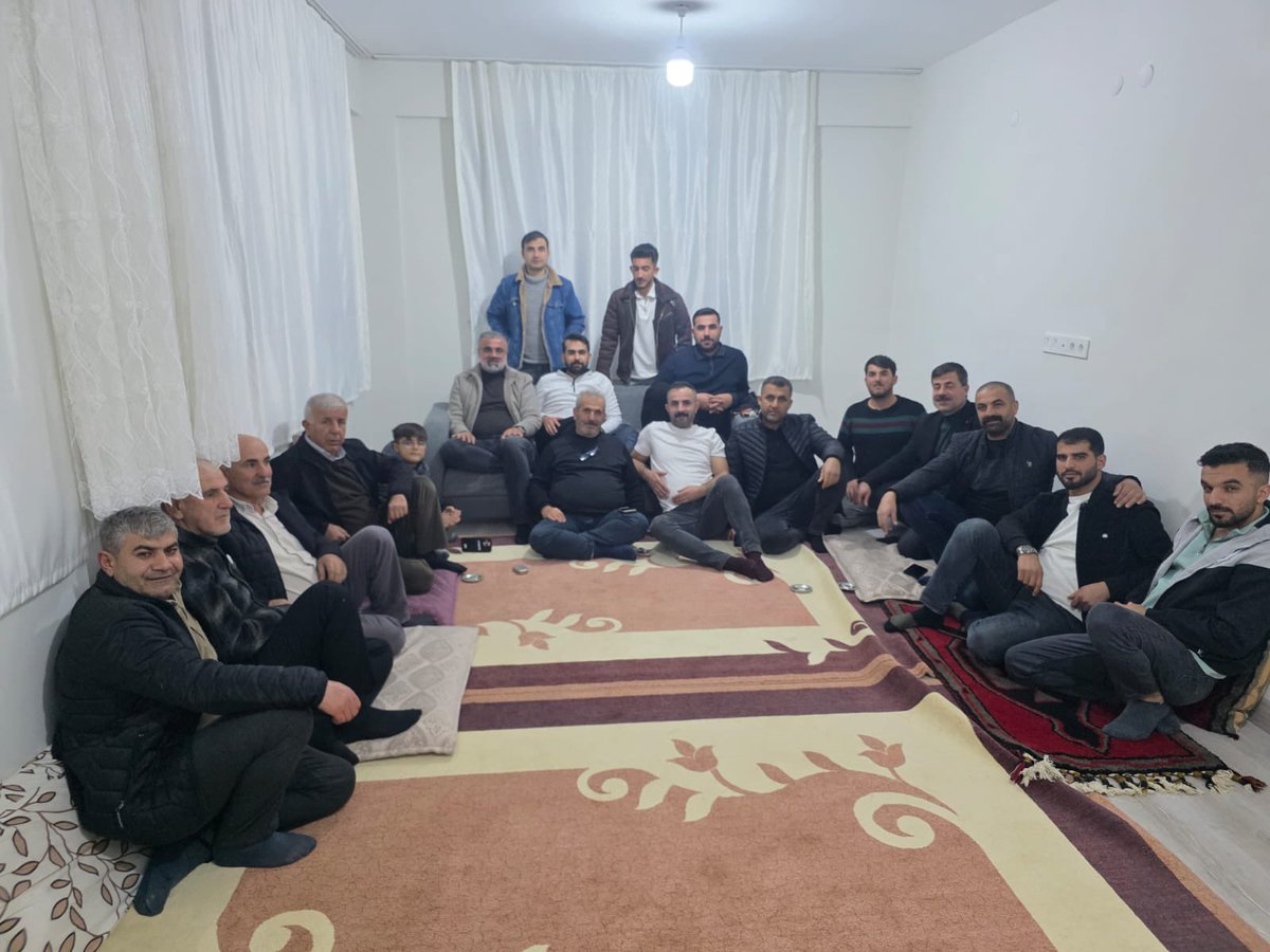 yusufaslan_02's tweet image. Bugün baba dostlarımızla ve kıymetli kardeşlerimizle bir araya gelmenin mutluluğunu yaşadık.
Sohbetiyle, samimiyetiyle ve gönül sıcaklığıyla bu buluşmayı anlamlı kılan herkese ayrı ayrı teşekkür ediyorum.

Bir araya gelmemize vesile olan değerli kardeşim Murat Arslan’a gönülden…