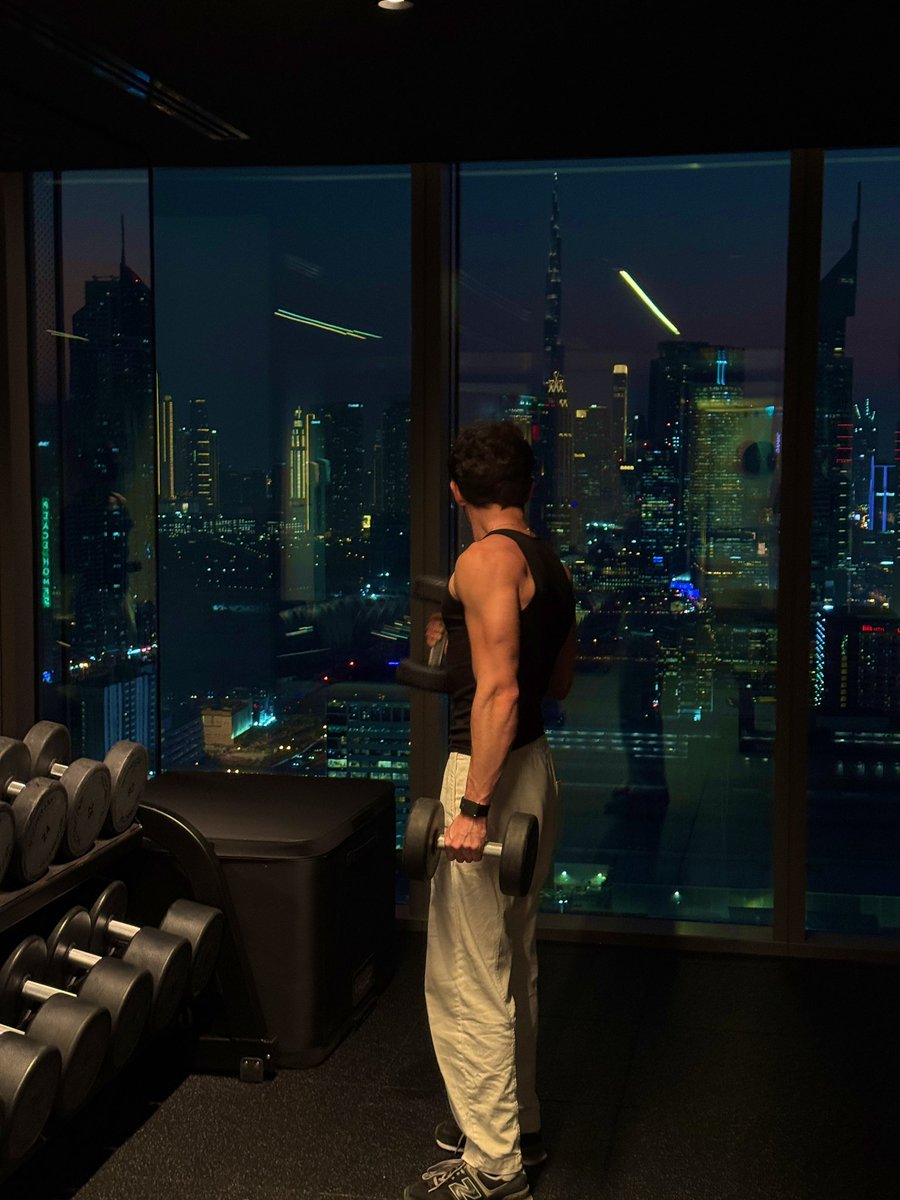 Javizecom's tweet image. Dubai night aesthetic