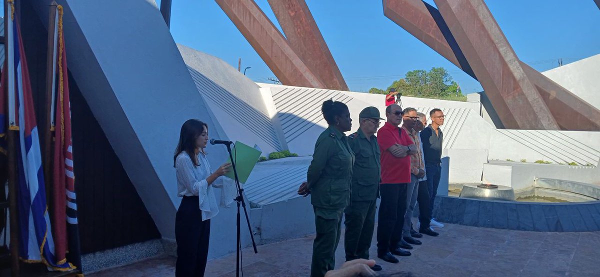 Santiago de Cuba reconoce y despide a la brigada de #Etecsa_Mayabeque que apoyó en la recuperación tras el paso del huracán Melissa. 
Entrega, disciplina, altruismo y talento caracterizan a nuestros muchachos