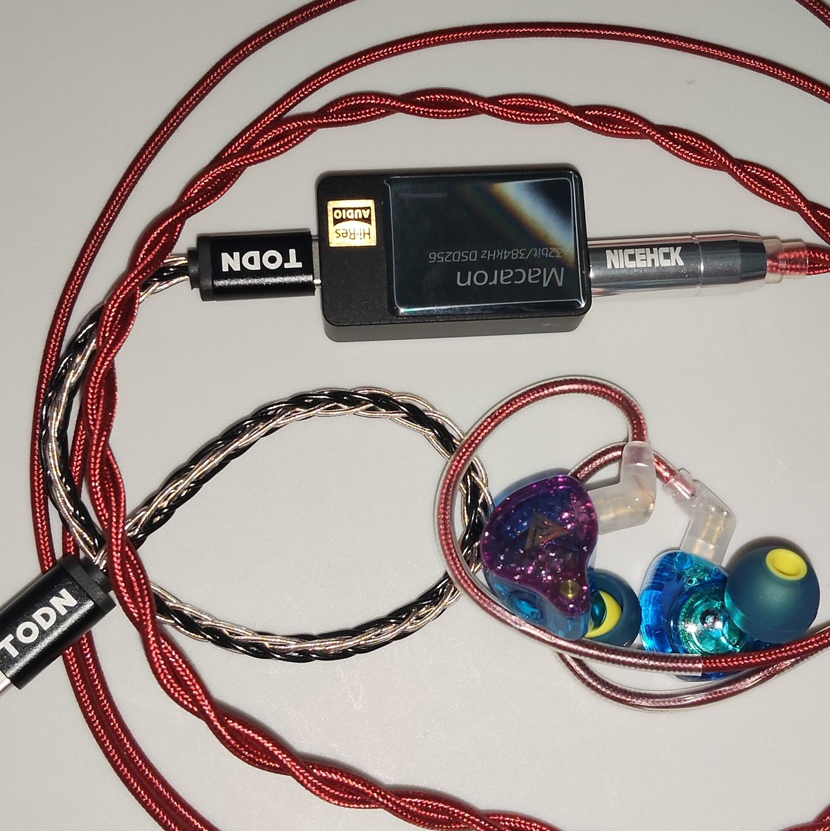 今日のイヤホン
QKZ AK6 PRO
NICEHCK RedAg(4.4mm)
KBEAR08(L)
iBasso Jr. Macaron
TODN OTGケーブル

アリエクで500円程度で買える11mmグラフェン1DDの変わり種？イヤホン。けっこうお気に入りです。