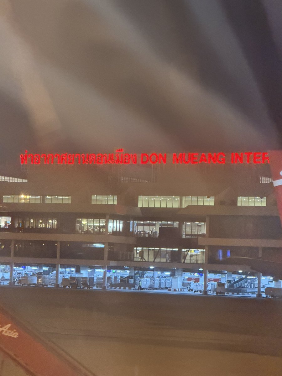 euroyotsawat's tweet image. สวัสดีบางกอก 😝