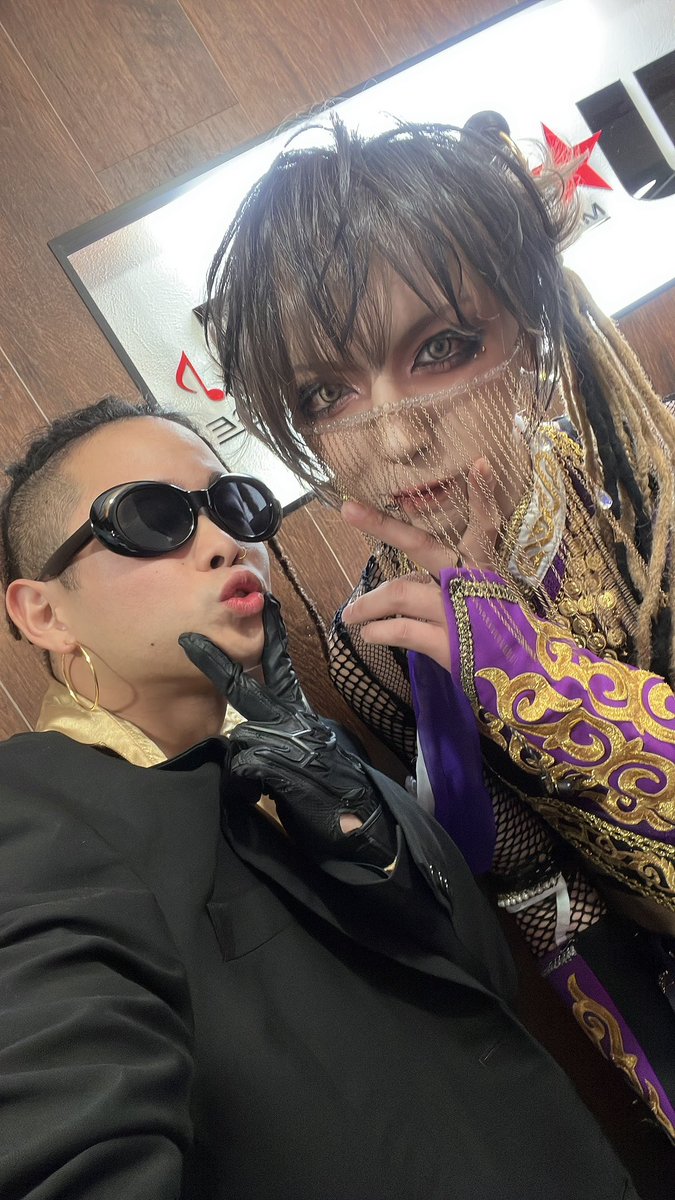 SP_shida's tweet image. U★STONE 20周年ライブ🔥

べびきんさんと対バン激アツすぎて✨
聴いてたし、参考にしたバンドと2マンできるアチアチすぎて😭
こんな機会を作ってくださったU★STONEさんに感謝🦁

皆んなと写真撮れてハピハピ❤️‍🔥

#デラデラ
#べびきん
#USTONE
#20周年