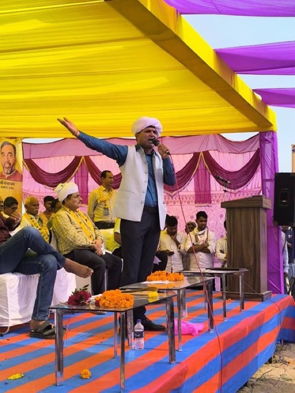 AamAadmiParty's tweet image. 📍पालनपुर, गुजरात 

आज आम आदमी पार्टी की किसान महापंचायत में बड़ी संख्या में किसान शामिल हुए और कई लोगों ने पार्टी सदस्यता ग्रहण की।

इस सभा में प्रदेश अध्यक्ष @isudan_gadhvi जी, सह-प्रभारी @beingAAPian जी, विधायक @Gopal_Italia जी, विधायक @Chaitar_Vasava जी और संगठन महासचिव…