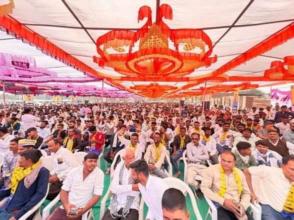 AamAadmiParty's tweet image. 📍पालनपुर, गुजरात 

आज आम आदमी पार्टी की किसान महापंचायत में बड़ी संख्या में किसान शामिल हुए और कई लोगों ने पार्टी सदस्यता ग्रहण की।

इस सभा में प्रदेश अध्यक्ष @isudan_gadhvi जी, सह-प्रभारी @beingAAPian जी, विधायक @Gopal_Italia जी, विधायक @Chaitar_Vasava जी और संगठन महासचिव…