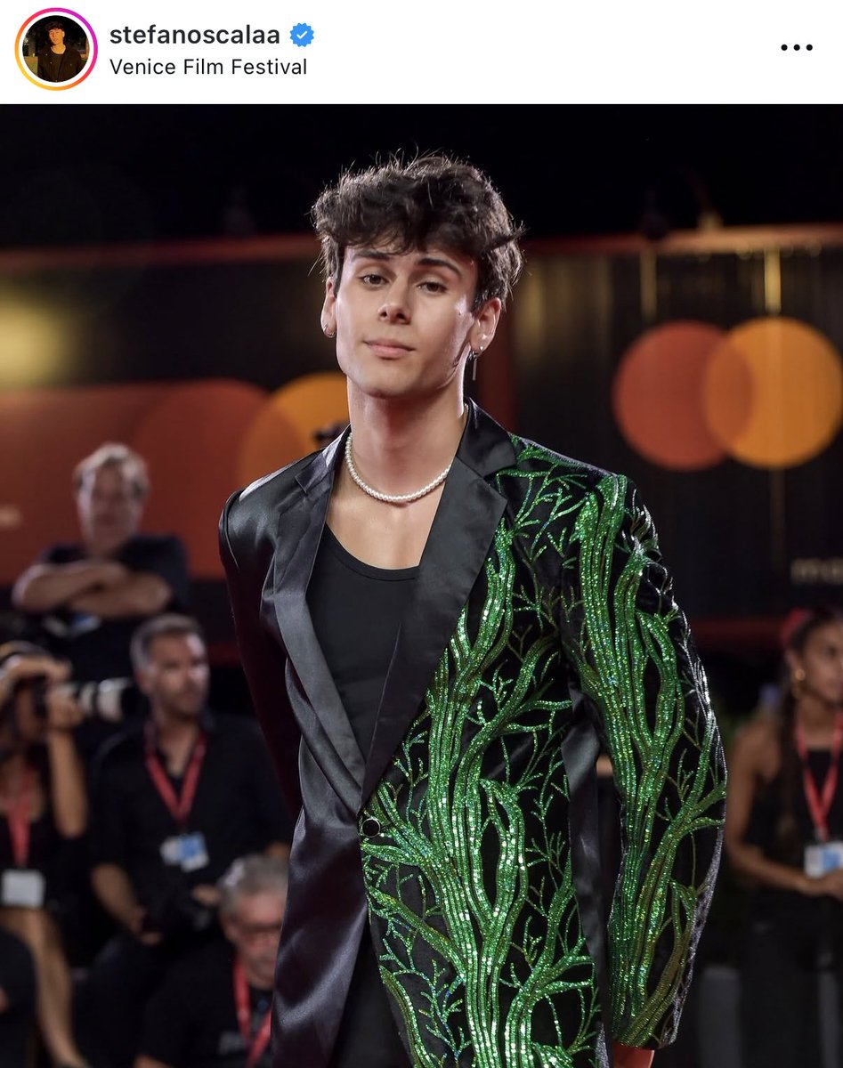 alessandro_db's tweet image. Questa cosa NON HA SENSOOOOOO ✈️✈️✈️ #Sanremo2026