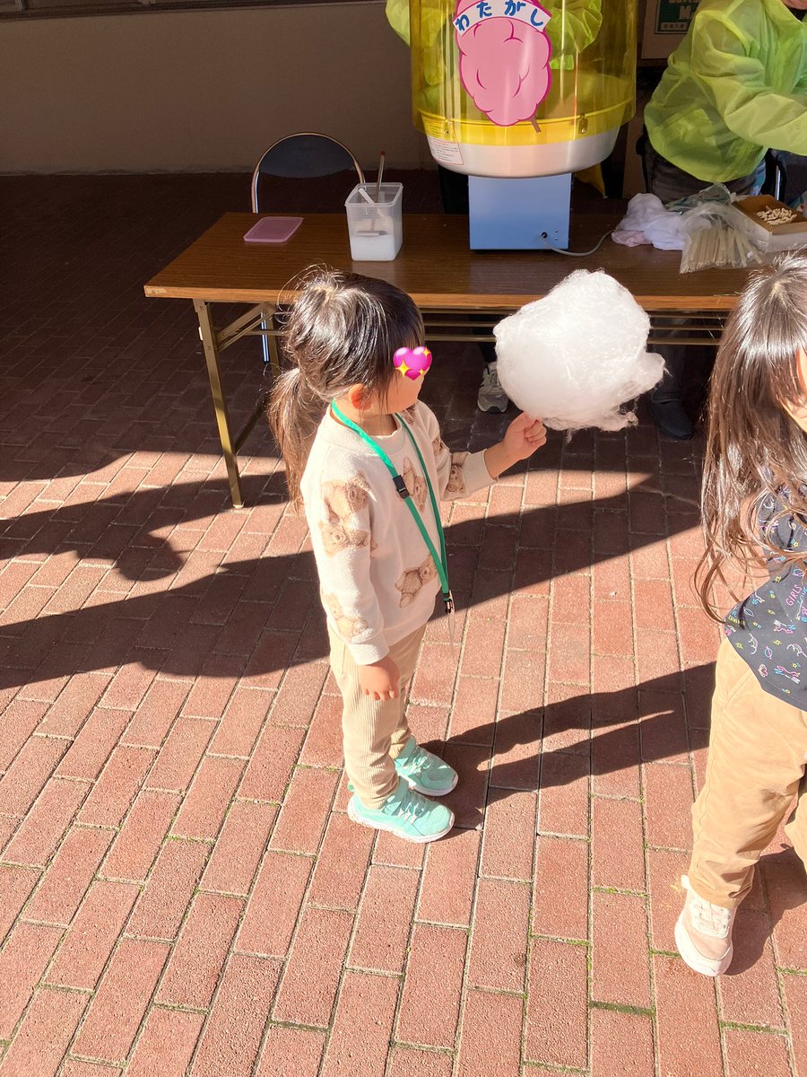 sikanokazo9's tweet image. ビークラブです！恒例のスポーツフェスティバル、今年もバスケ🏀と手投げロケット🚀の体験係でした✨
かつてマスコット係だった最年少スタッフはボールの準備や長椅子を運べるようになりました💪隙間時間のラグビー体験は女子に好評で行列が（笑）ぶつかり稽古に声が弾みました🫶#ラグビー　#スポーツ