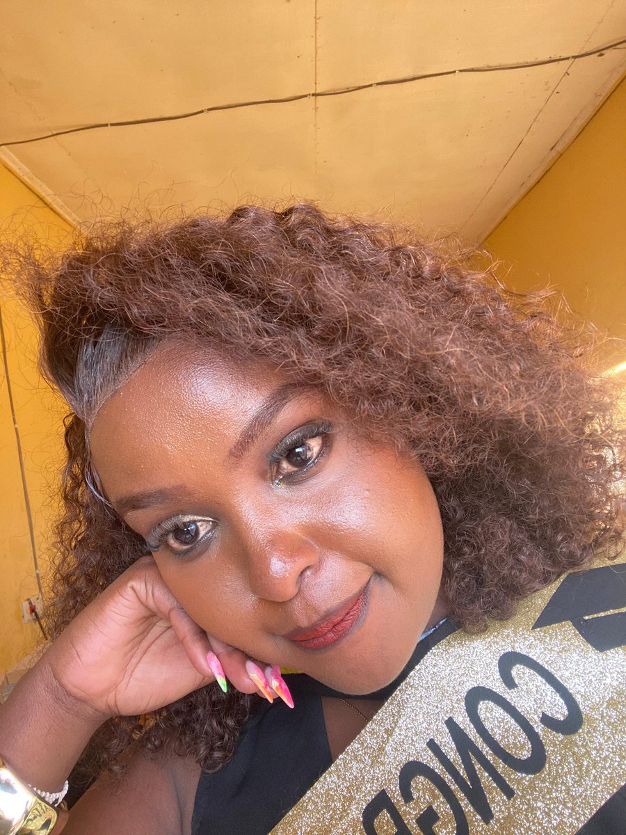 Ngl my graduation makeup ate… f2 was jioni after walking in the sun the whole day