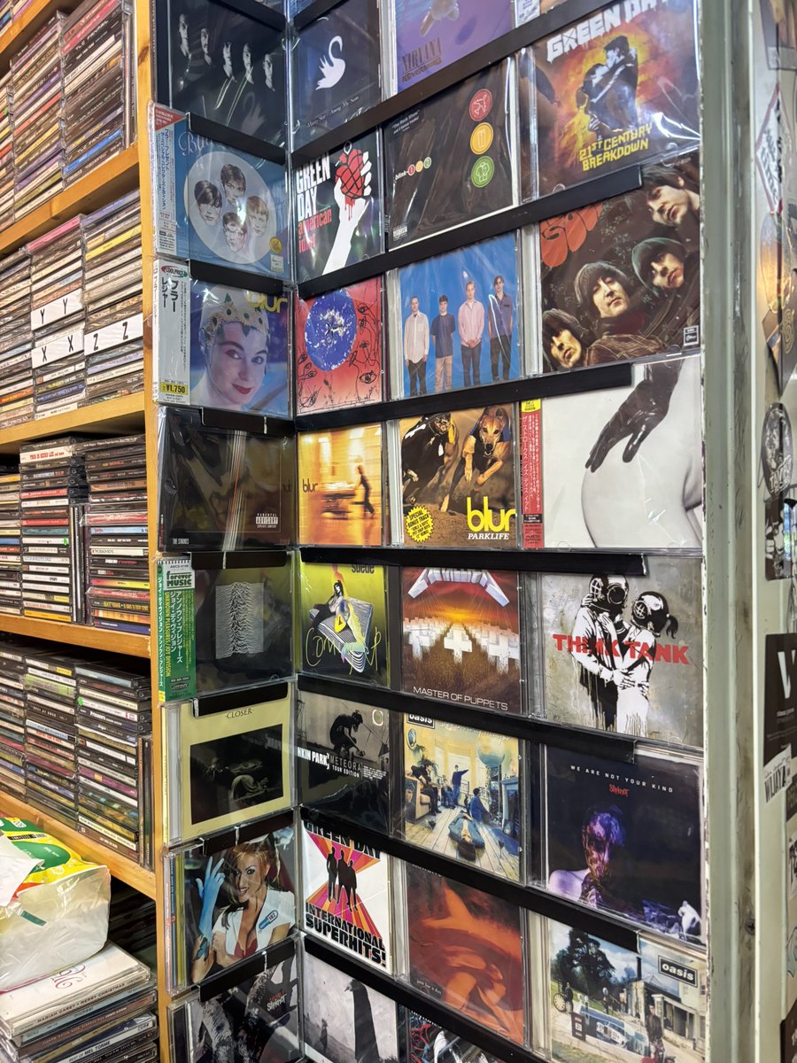 lndische's tweet image. I love physical media