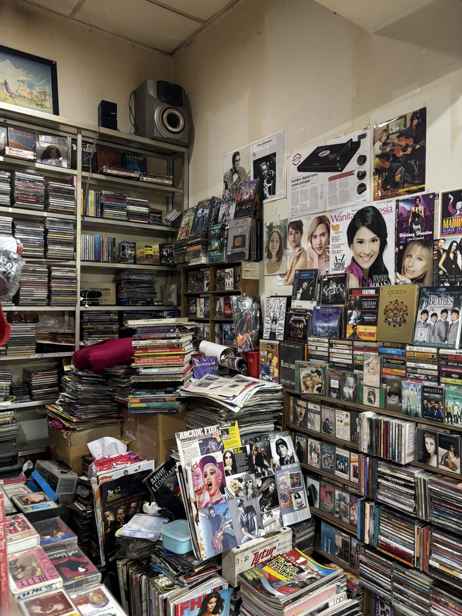 lndische's tweet image. I love physical media