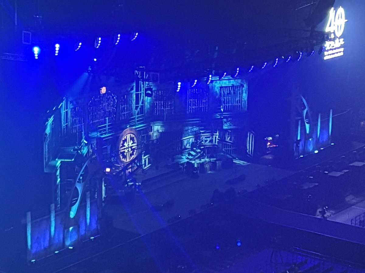 ucoconon's tweet image. 初聖飢魔II参拝
とにかく良かった
予習して行って良かった
青春時代に通ってなくても愛されてる理由がわかる
構成員も上手くてトークも楽しく、それぞれが立ってるバンドってほんとに好き。
ステージも美しかった✨
良き音楽に包まれたのでまた明日から頑張る💪