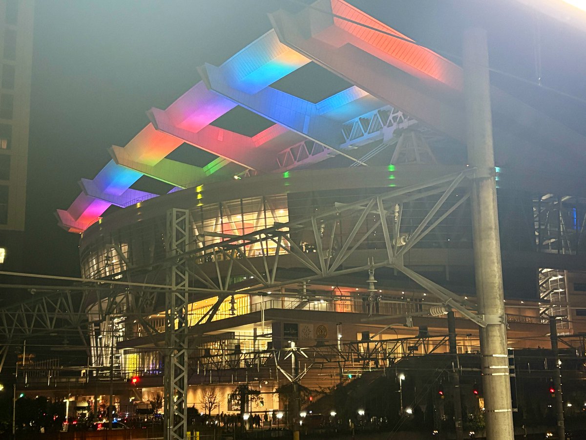 ucoconon's tweet image. 初聖飢魔II参拝
とにかく良かった
予習して行って良かった
青春時代に通ってなくても愛されてる理由がわかる
構成員も上手くてトークも楽しく、それぞれが立ってるバンドってほんとに好き。
ステージも美しかった✨
良き音楽に包まれたのでまた明日から頑張る💪