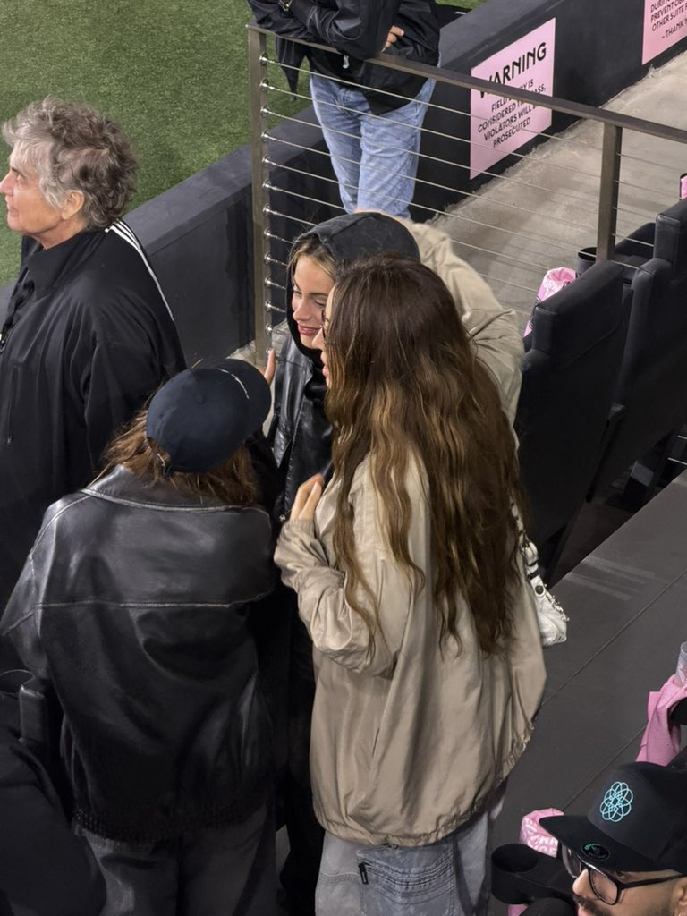 Para las fans de Tini que querían más fotos de anoche 🥰