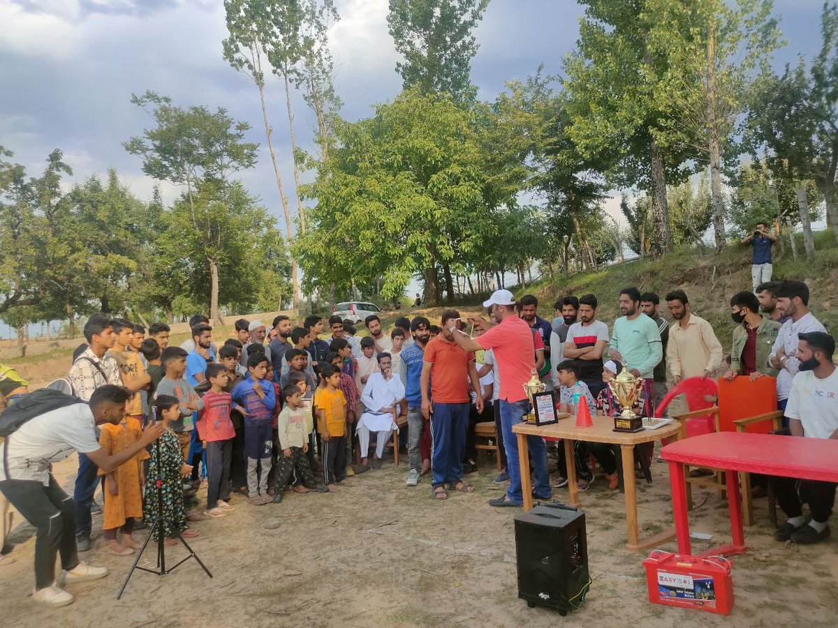 yawa38351's tweet image. His dedication to education reform and youth empowerment makes him a beacon of hope for the future. #FidaFirdousInspires