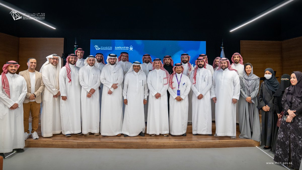 McitGovSa's tweet image. بحضور معالي نائب وزير الاتصالات وتقنية المعلومات المهندس هيثم العوهلي @halohali، ومعالي نائب وزير الحج والعمرة الدكتور سليمان المشاط، استضافت #ديوانية_كود عددًا من رواد الأعمال في قطاع الحج والعمرة لبحث الفرص الواعدة واستعراض الحلول الرقمية المبتكرة ومناقشة سبل توسيع نطاق الخدمات…