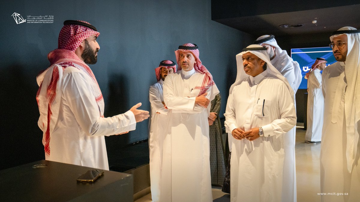 McitGovSa's tweet image. بحضور معالي نائب وزير الاتصالات وتقنية المعلومات المهندس هيثم العوهلي @halohali، ومعالي نائب وزير الحج والعمرة الدكتور سليمان المشاط، استضافت #ديوانية_كود عددًا من رواد الأعمال في قطاع الحج والعمرة لبحث الفرص الواعدة واستعراض الحلول الرقمية المبتكرة ومناقشة سبل توسيع نطاق الخدمات…