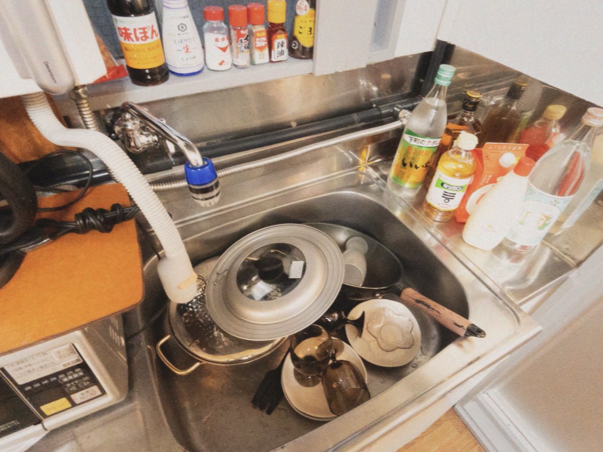 kamatalifestyle's tweet image. ／  
撮影スタジオ「6畳ひとり暮らし」オープンのお知らせ 
＼ 
・暮らしのリアリティ溢れる、ひとり暮らしの部屋 
・無造作に干された洗濯物、タオル、調味料等暮らしの様
・生活者のささやかな楽しみや趣味の見える部屋 
・蒲田駅徒5分
#撮影スタジオ #コスプレスタジオ #MV撮影 #自主制作映画 #上京