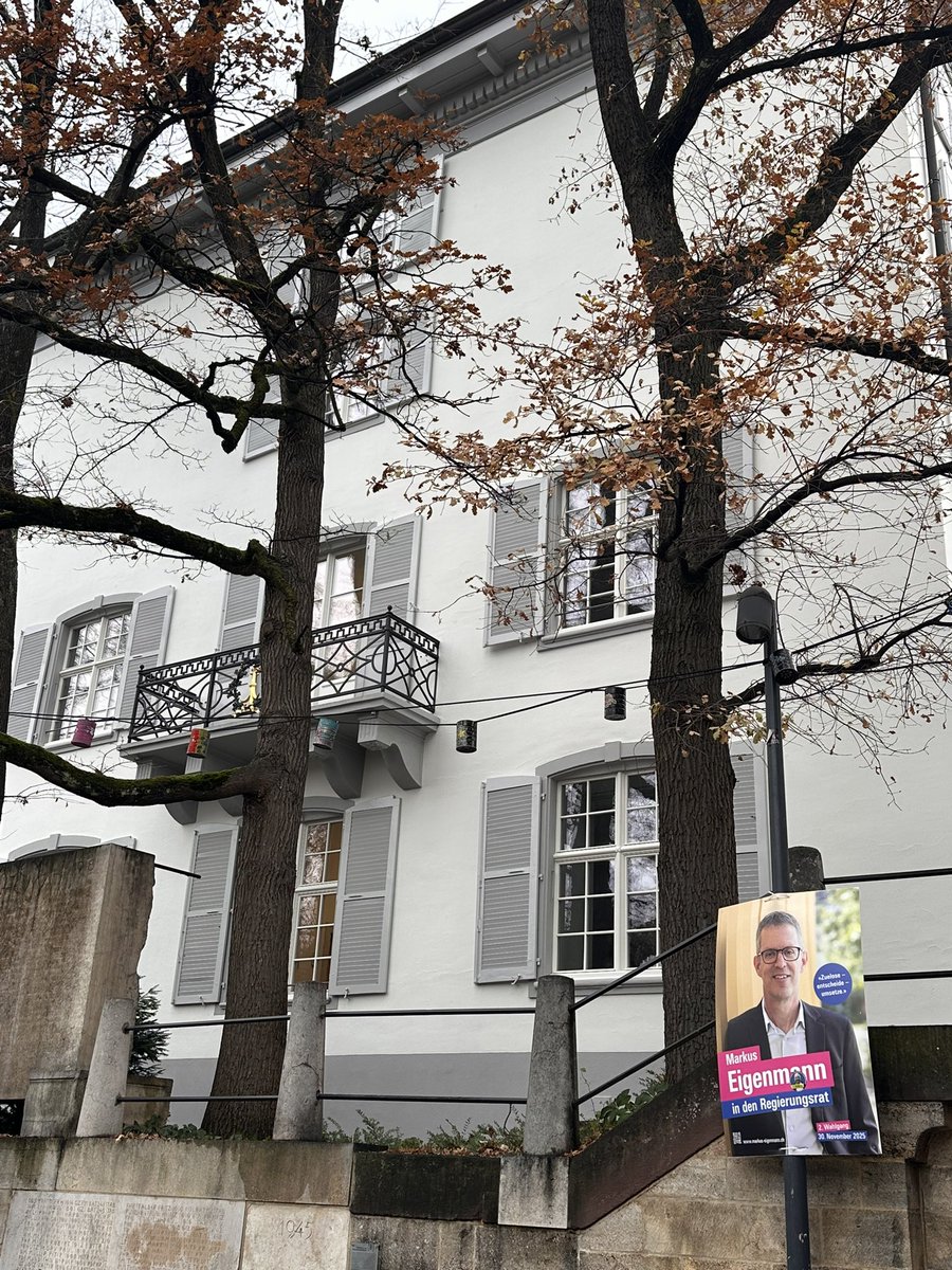 MarcSchinzel's tweet image. Regierungsratsersatzwahl BL: Markus Eigenmann (FDP) erst noch vor, dann im Regierungsgebäude in Liestal. Freude herrscht! 💙👍🙏