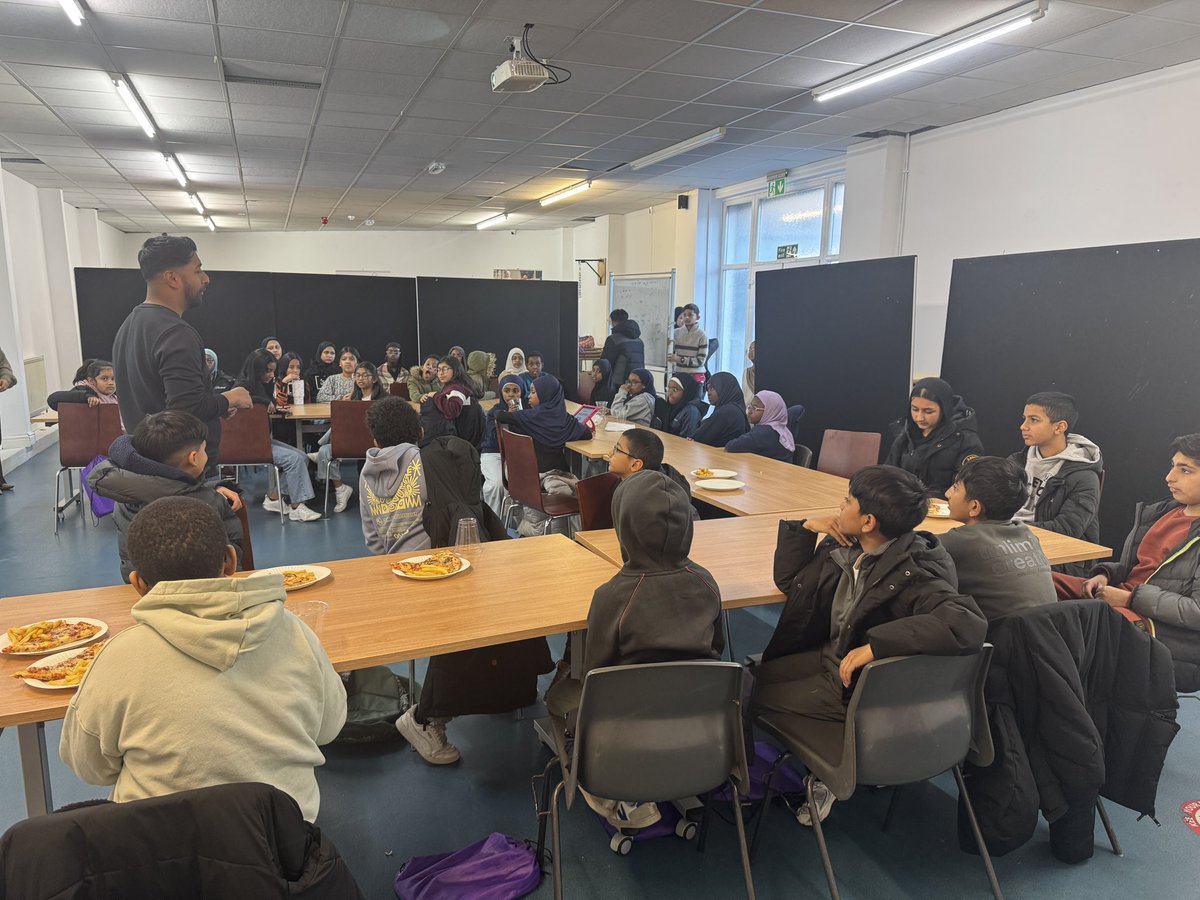 AspireNSucceed's tweet photo. Wonderful to see so many young people discussing local issues, in particular a bigger uptake from young girls talking all things neighbourhood, personal development, careers etc. Thanks to @YouthEndowFund and @astonvilla #youngpeople https://t.co/UzvgFrXfq9