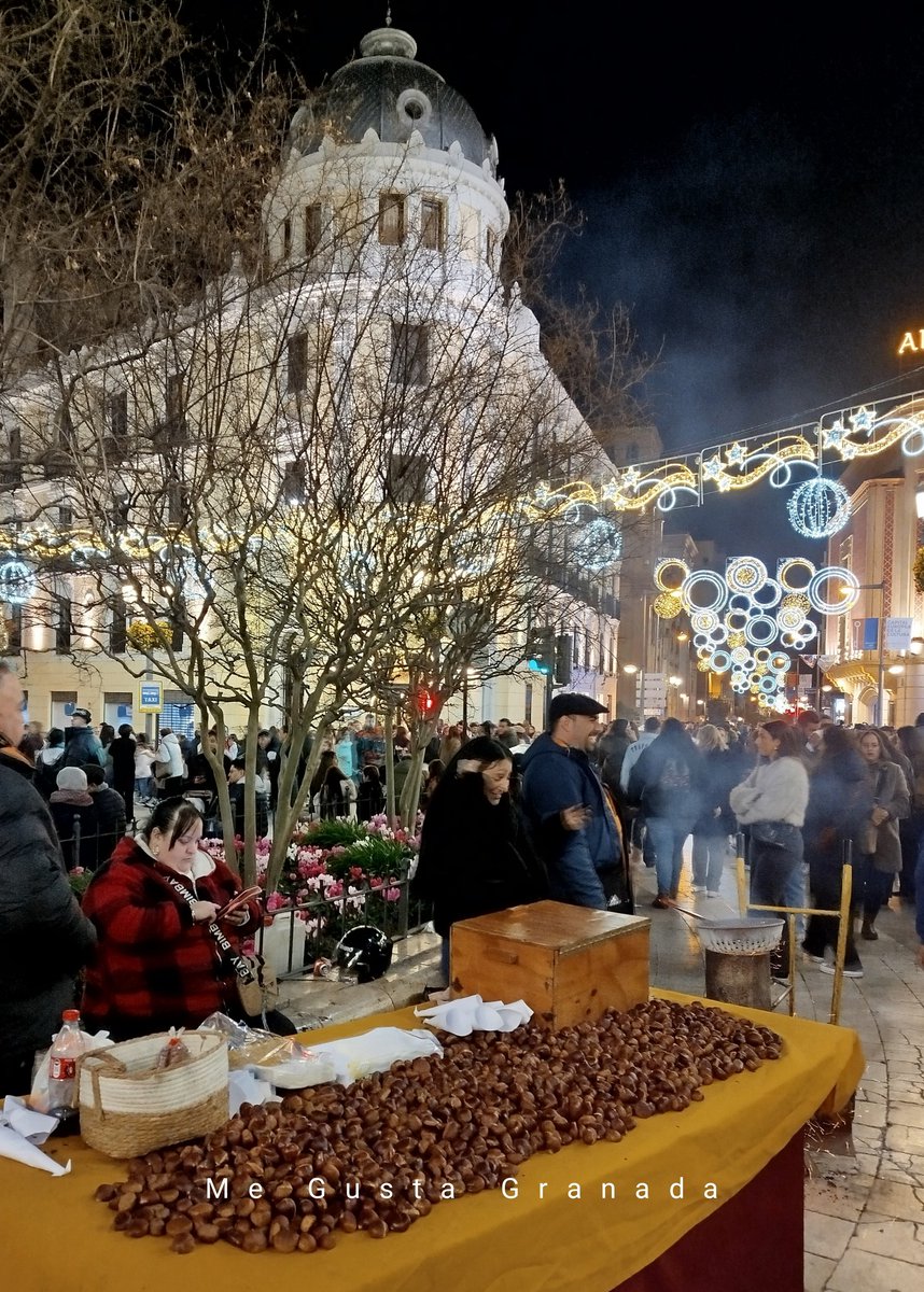 Castañas calentitas en Puerta Real.
#megustagranada