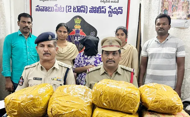 andhrudu12's tweet image. పెంచలయ్య హత్య కేసు.. లేడీ డాన్‌ కామాక్షమ్మ సహా ఏడుగురి అరెస్టు
#YSRCP #Nellore Lady Don #kamakshamma #GanjaSmugglers