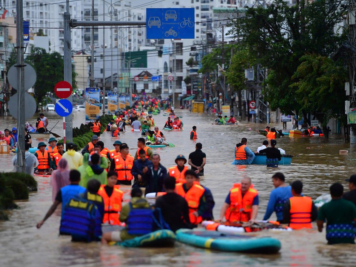 Death toll from Vietnam floods rises to 90, several still missing aljazeera.com/news/2025/11/2…
Flood Damage Cleanup and Repairs Chicago, Rogers Park, Andersonville, Ravenswood, Dunning, Forest Glen, Sauganash
thecleanupguys.com/services/flood…
#flooddamagecleanupandrepairschicago #RogersPark