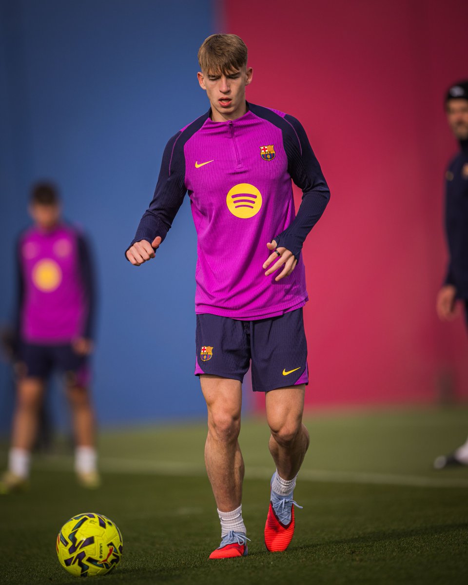 FCBarcelona_cat's tweet photo. Tot arriba... 💫 https://t.co/RrJhcBYqXQ
