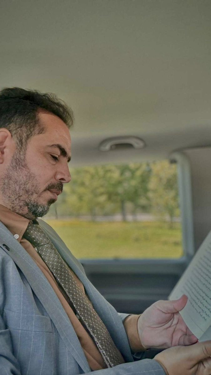 هاهُنا بعضُ النُّجومِ انطفأتْ
كي تزيدَ الأنجمُ الأُخْرى اشتعالْ
تفقدُ الأشجارُ منْ أغصانِها
ثمَّ تزدادُ اخضراراً واخضلالْ

#البردوني