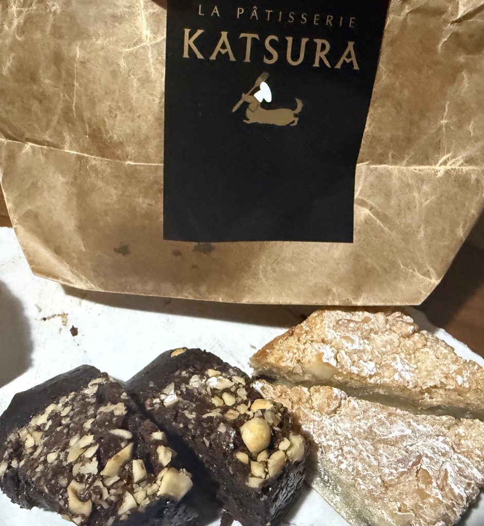 yhtk87's tweet photo. 📍ラ パティスリーカツラ 

バスクチーズケーキが有名だけど
焼き菓子もべりうま〜♡🍫🍌🧁

#日常垢 https://t.co/I9HhHPR7Es